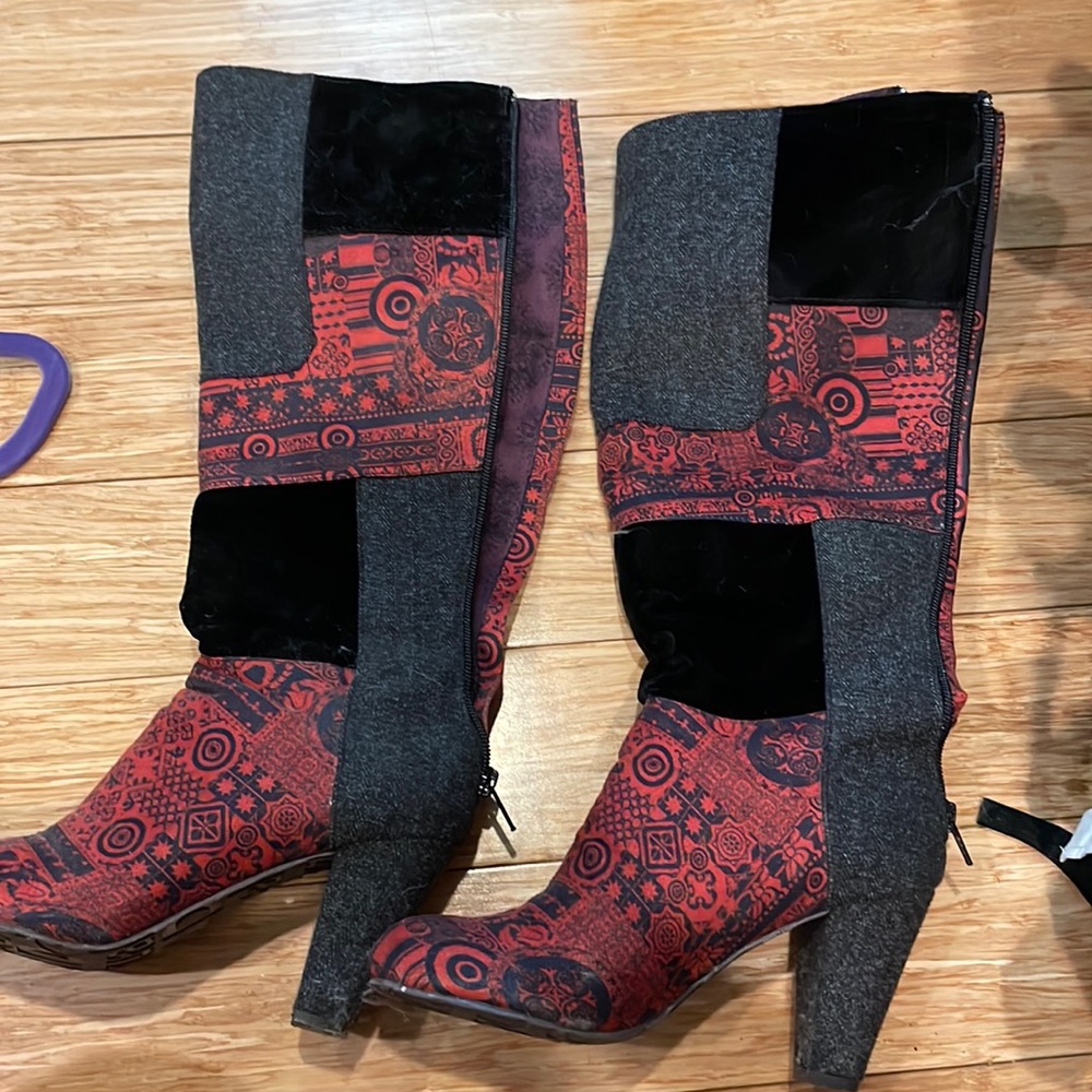 Super cute desigual boots